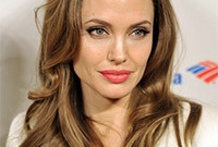 Angelina-jolie-classic-hair-and-makeup-side